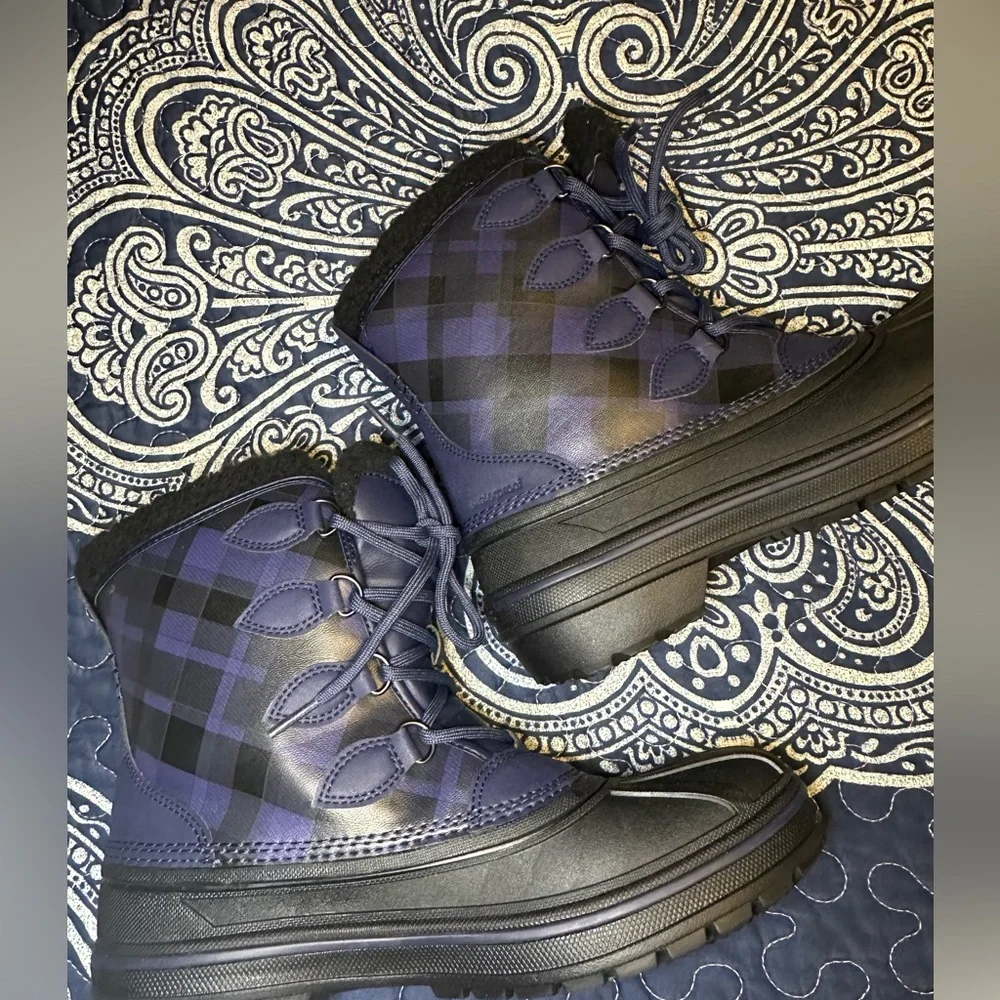 Crocs waterproof black and purple boots. Size 8 - Picture 9 of 10
